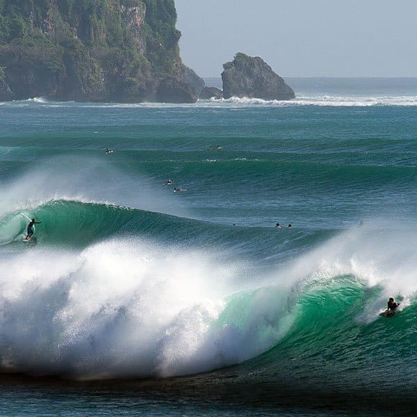 Big swell at Impossibles surf spot in Bali